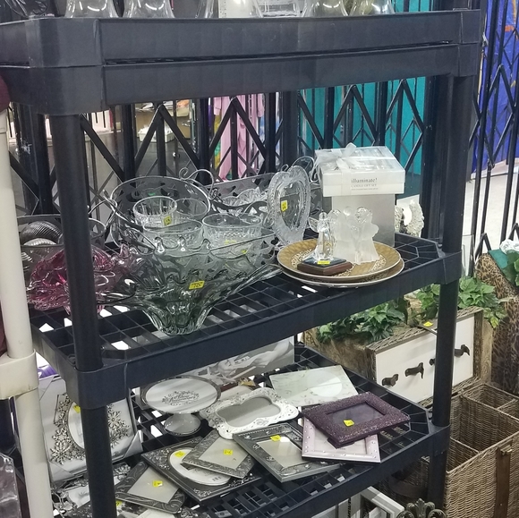 Home decor and more - Picture 15 of 16